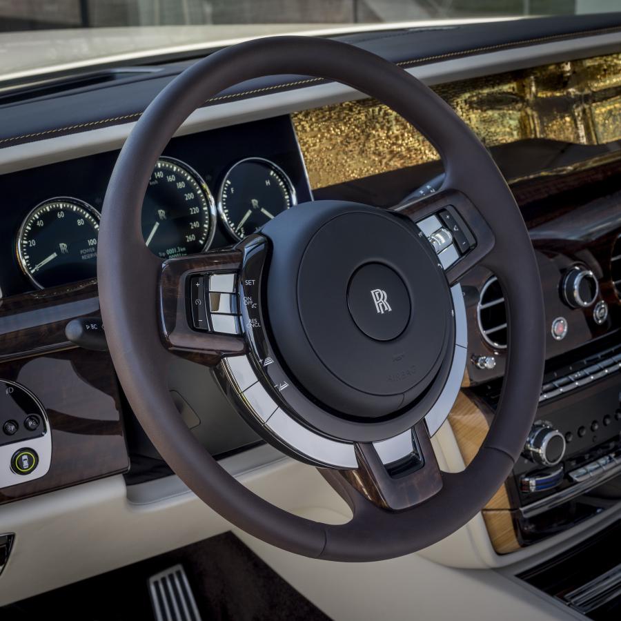 Интерьер Rolls-Royce Phantom Digital Soul 2019 года  (фото 3 из 5)